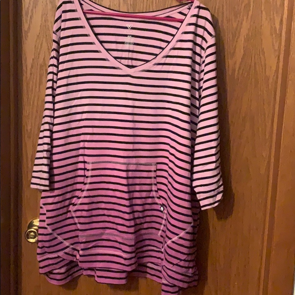 LIVI ACTIVE Plus size 26/28 ombre shirt